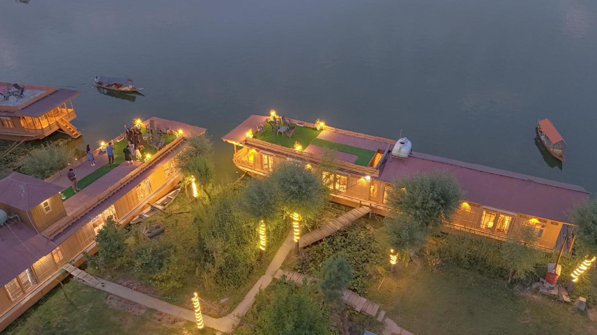 Peacock Houseboats Hotel Srinagar  Exterior photo