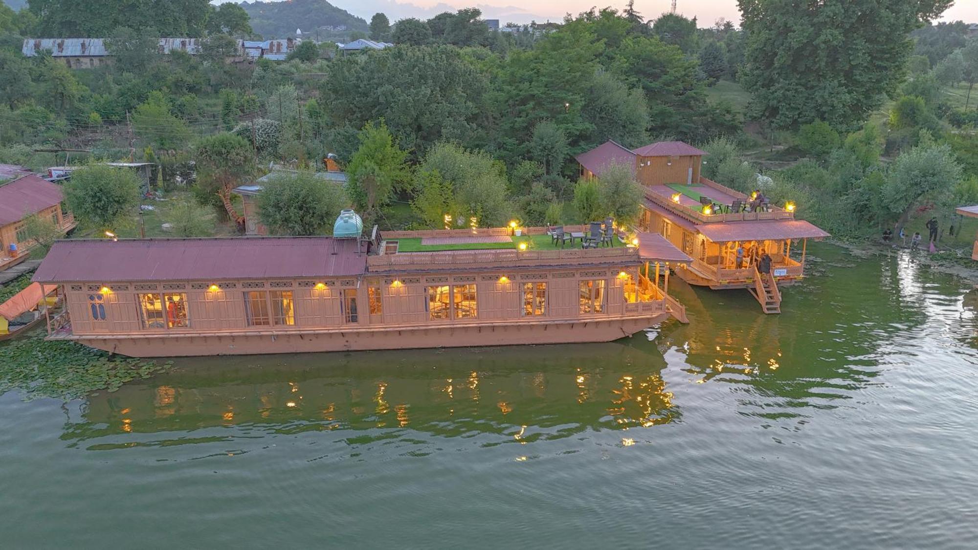 Peacock Houseboats Hotel Srinagar  Exterior photo