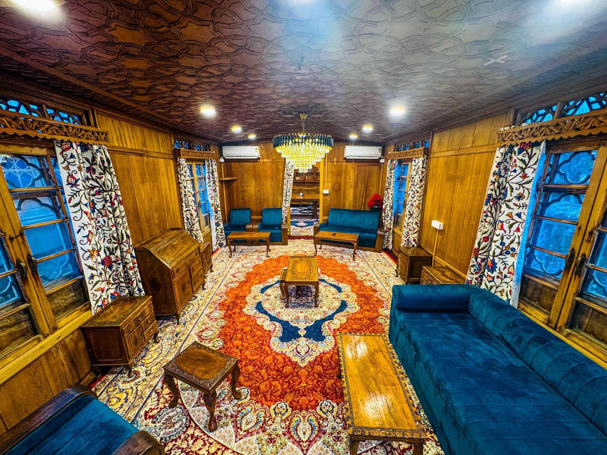 Peacock Houseboats Hotel Srinagar  Exterior photo