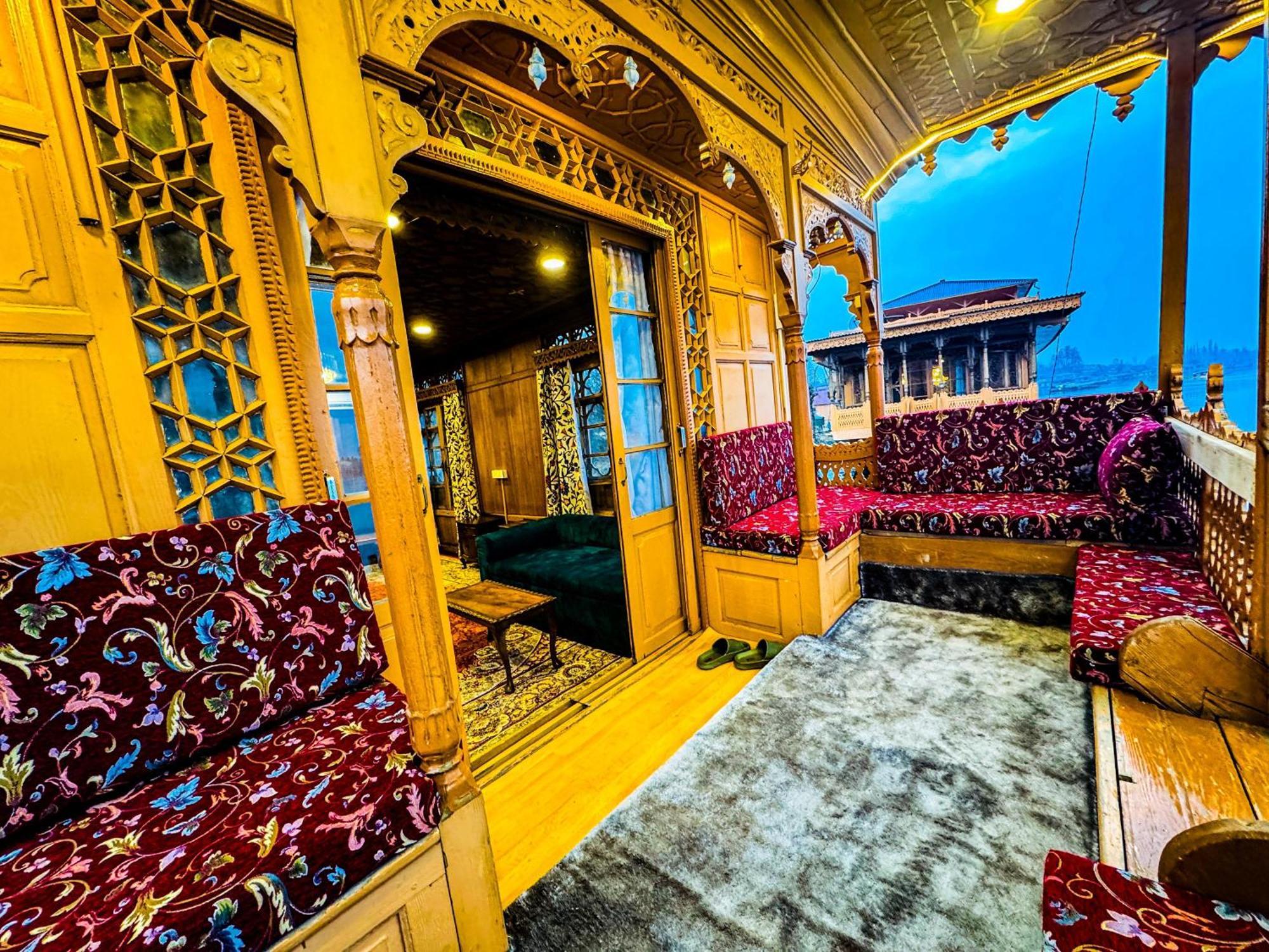 Peacock Houseboats Hotel Srinagar  Exterior photo
