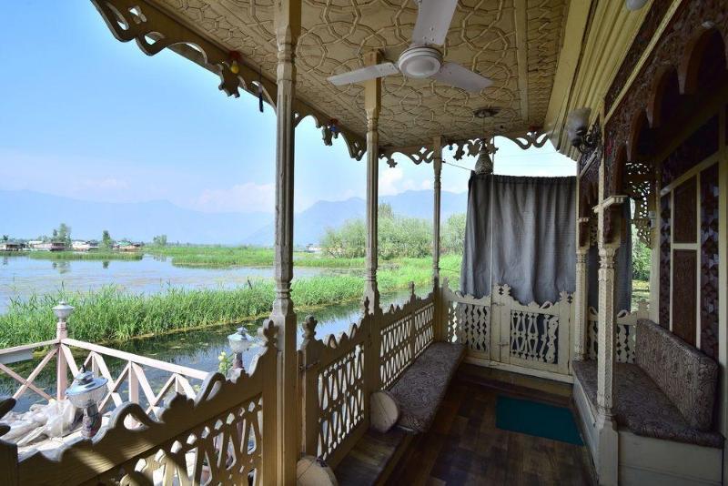 Peacock Houseboats Hotel Srinagar  Exterior photo