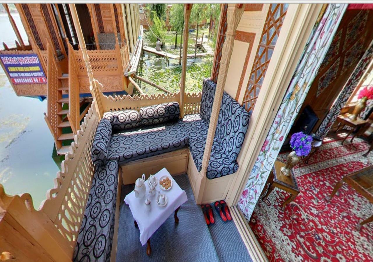 Peacock Houseboats Hotel Srinagar  Exterior photo