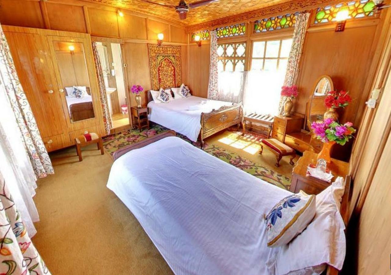 Peacock Houseboats Hotel Srinagar  Exterior photo