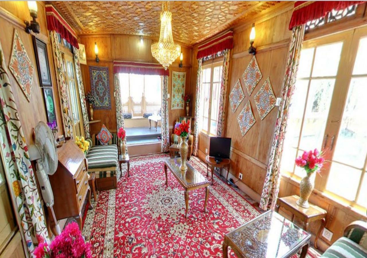 Peacock Houseboats Hotel Srinagar  Exterior photo
