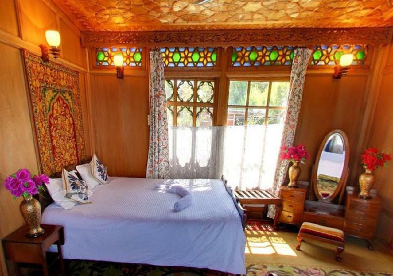 Peacock Houseboats Hotel Srinagar  Exterior photo