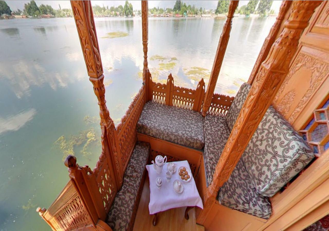 Peacock Houseboats Hotel Srinagar  Exterior photo