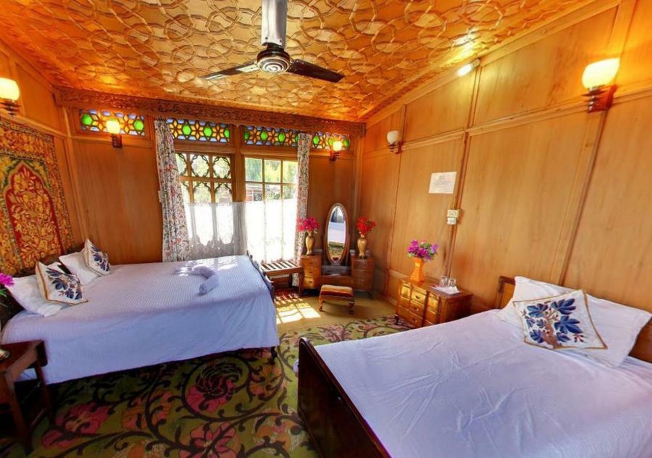 Peacock Houseboats Hotel Srinagar  Exterior photo