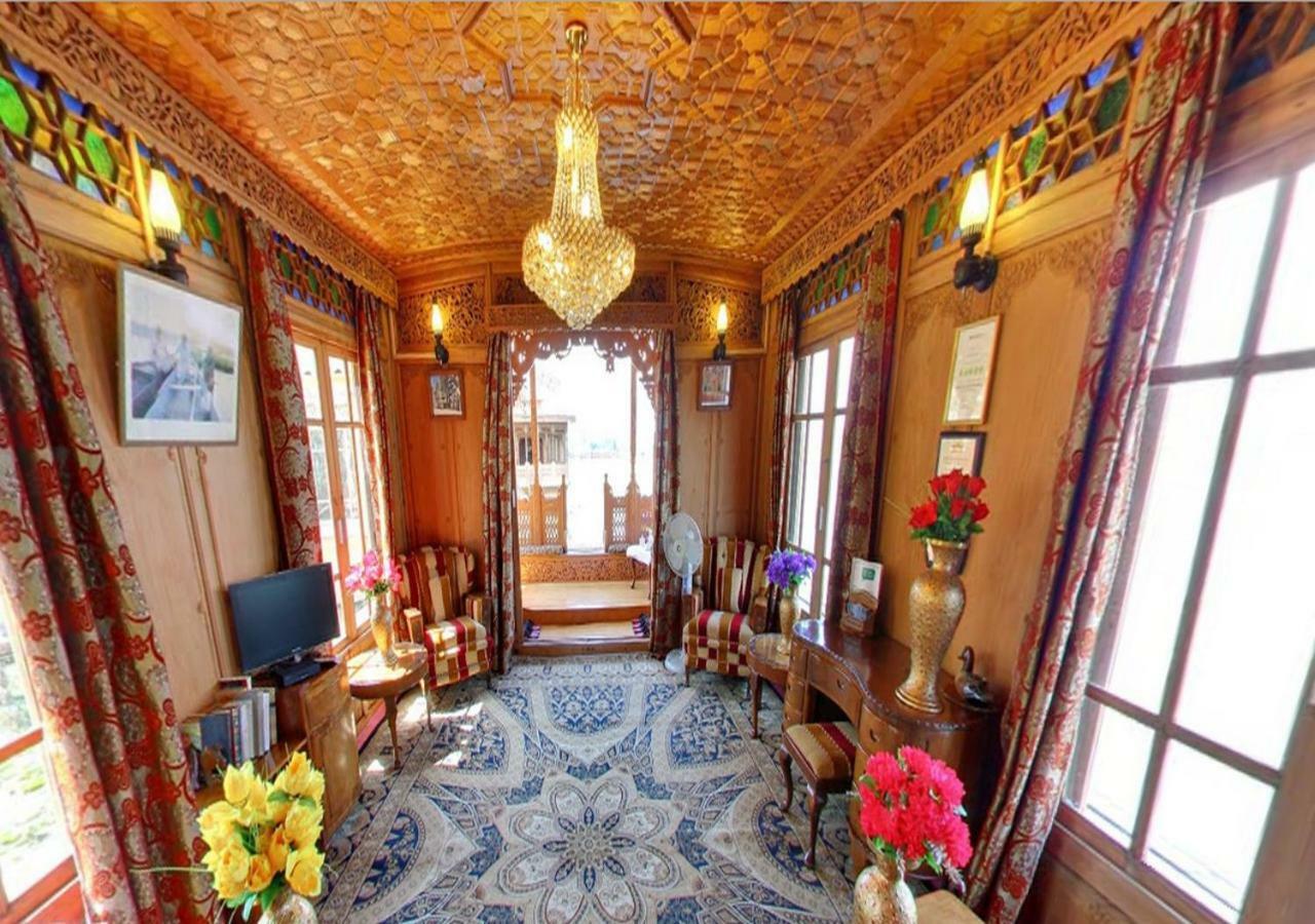 Peacock Houseboats Hotel Srinagar  Exterior photo