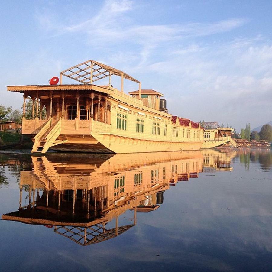 Peacock Houseboats Hotel Srinagar  Exterior photo